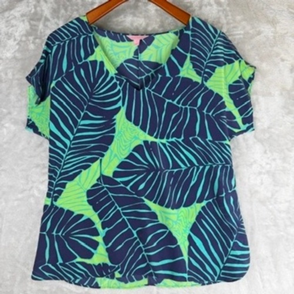 Lilly Pulitzer Essie Top Navy Green Palm Leaf Tropical V-Neck Blouse Medium